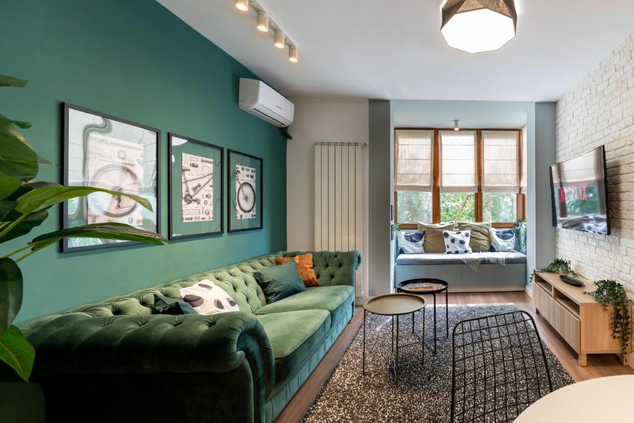 Downtown Retreat: Spacious 2-Br By Unirii Square บูคาเรสต์ ภายนอก รูปภาพ