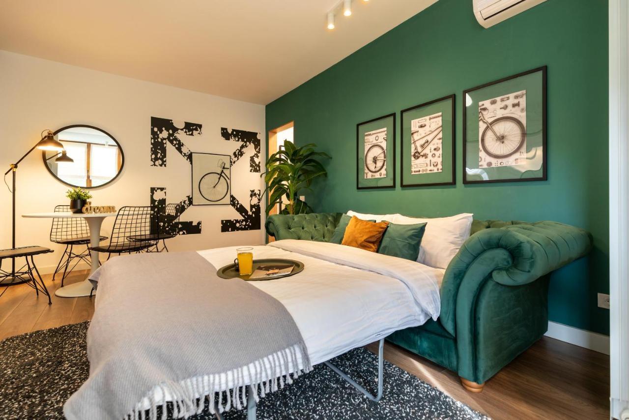 Downtown Retreat: Spacious 2-Br By Unirii Square บูคาเรสต์ ภายนอก รูปภาพ