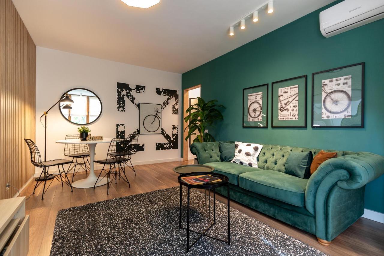 Downtown Retreat: Spacious 2-Br By Unirii Square บูคาเรสต์ ภายนอก รูปภาพ