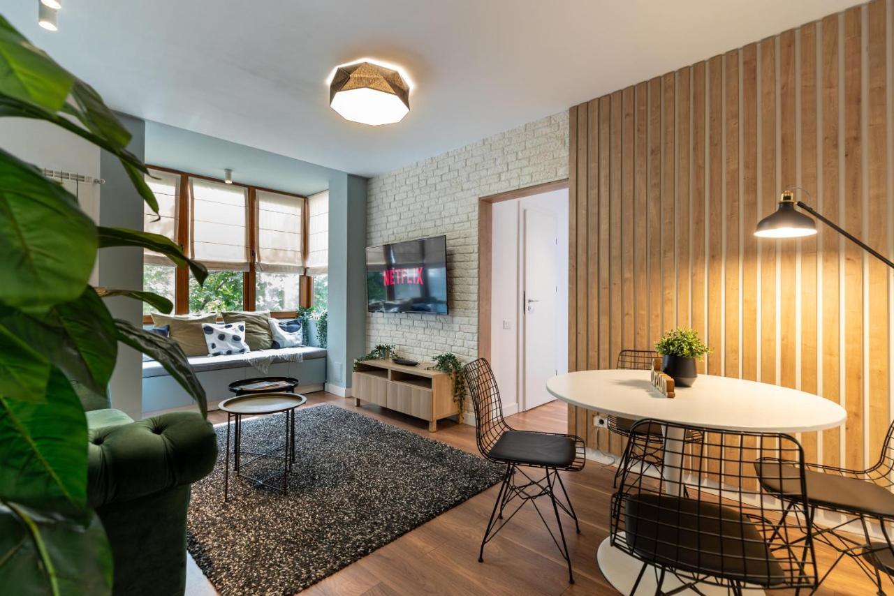 Downtown Retreat: Spacious 2-Br By Unirii Square บูคาเรสต์ ภายนอก รูปภาพ