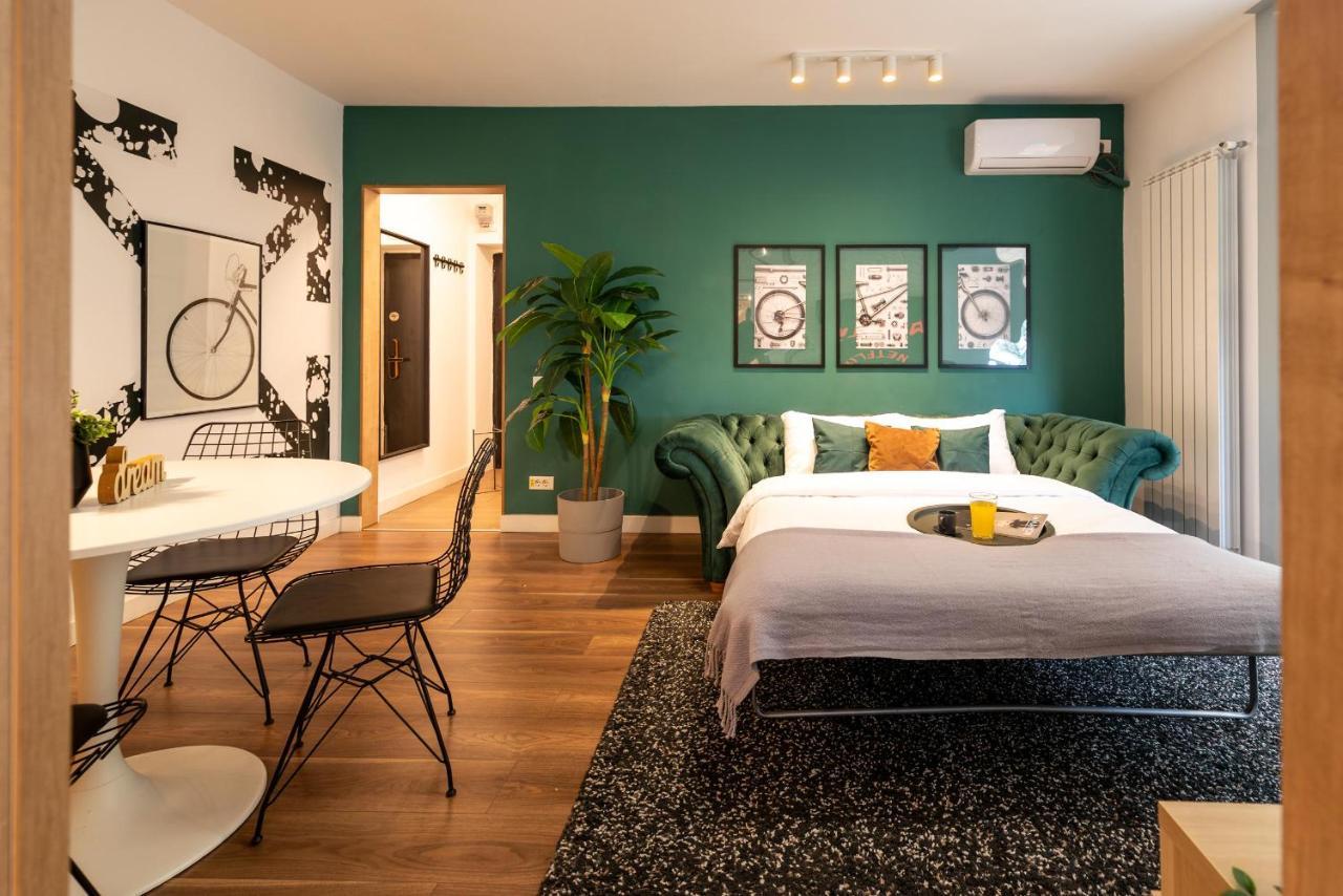 Downtown Retreat: Spacious 2-Br By Unirii Square บูคาเรสต์ ภายนอก รูปภาพ