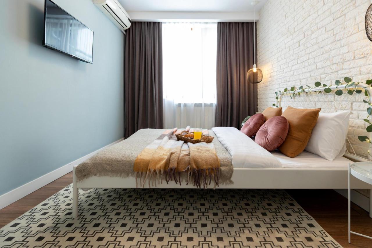 Downtown Retreat: Spacious 2-Br By Unirii Square บูคาเรสต์ ภายนอก รูปภาพ