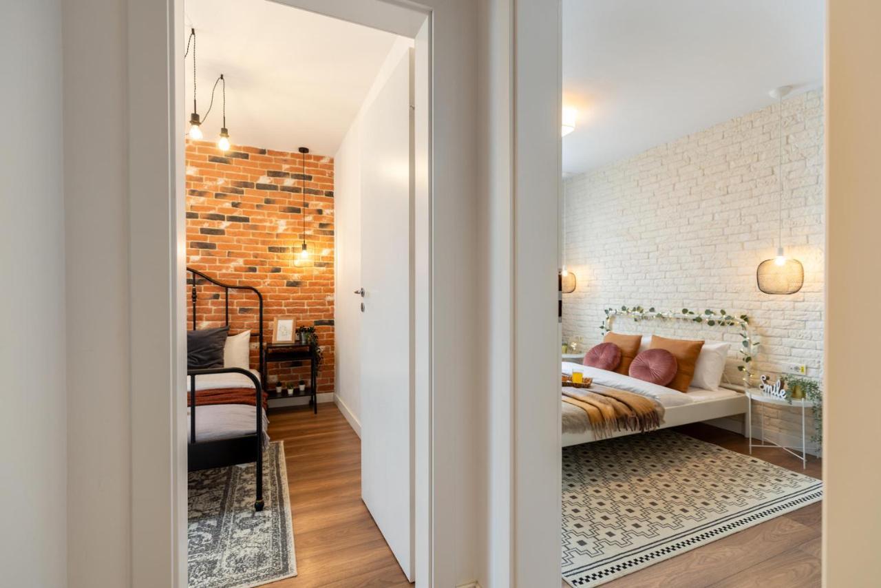 Downtown Retreat: Spacious 2-Br By Unirii Square บูคาเรสต์ ภายนอก รูปภาพ