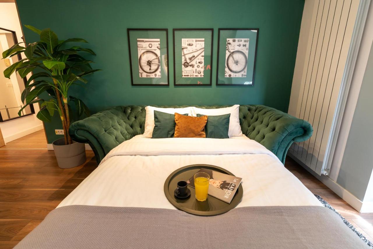 Downtown Retreat: Spacious 2-Br By Unirii Square บูคาเรสต์ ภายนอก รูปภาพ