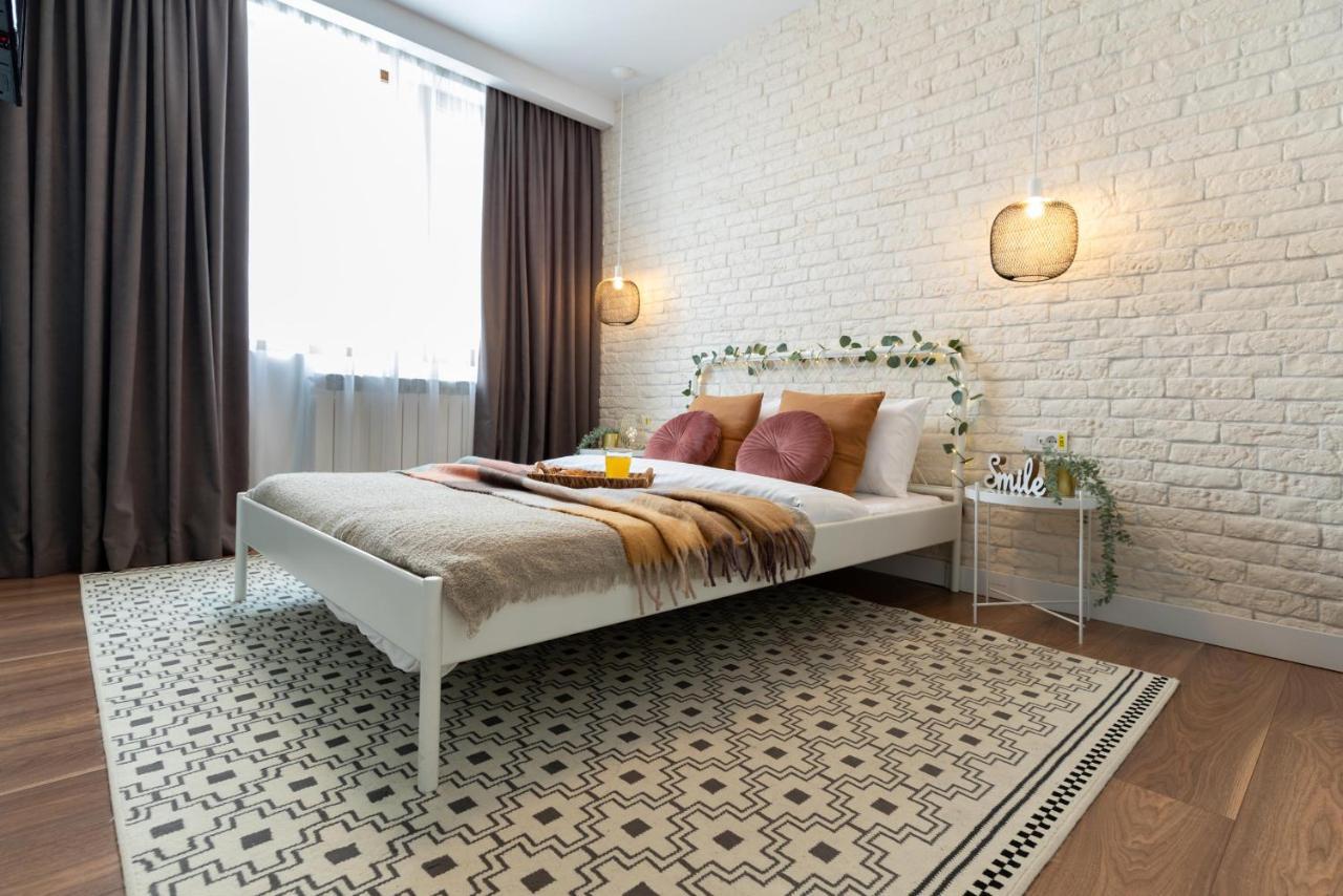 Downtown Retreat: Spacious 2-Br By Unirii Square บูคาเรสต์ ภายนอก รูปภาพ